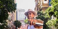 Leo Santana arrasta multidão pelas ruas do Rio de Janeiro em bloco de pré-Carnaval  Foto: Webert Belicio/Agnews