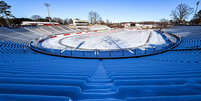 Pista no Bowman Gray Stadium coberta pela neve Foto: Cook Out Clash / X