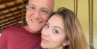 Como est&aacute; a neta de Carlos Alberto de N&oacute;brega? Tratando c&acirc;ncer, Bruna Furlan fala sobre o pai / Reprodu&ccedil;&atilde;o: Instagram  Foto: Contigo