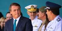 Jair Bolsonaro e militares  Foto: Getty Images / BBC News Brasil