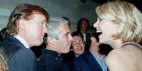 Trump e Epstein, em imagem da década de 1990  Foto: Comitê de Supervisão da Câmara de Representantes dos EUA / BBC News Brasil