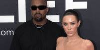 Bianca Censori usou vestido completamente transparente e nenhuma roupa &iacute;ntima em evento com Kanye West  Foto: Jeff Kravitz/FilmMagic