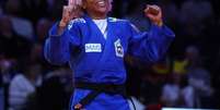 Rafaela Silva, judoca brasileira, celebrando o ouro no Grand Slam de Paris  Foto: Divulga&ccedil;&atilde;o/IJF / Estad&atilde;o