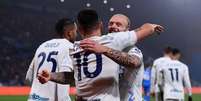 Foto: Alessandro Sabattini/Getty Images - Legenda: Jogadores da Inter de Mil&atilde;o comemoram um dos gols da vit&oacute;ria sobre o Sassuolo / Jogada10