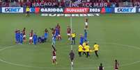 Alexandre Souza, do Sampaio Corr&ecirc;a, sofreu convuls&atilde;o durante jogo com o Flamengo.  Foto: Reprodu&ccedil;&atilde;o/GE TV / Estad&atilde;o