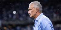 Tite vinha recebendo in&uacute;meras cr&iacute;ticas no Cruzeiro - Foto: Gustavo Aleixo/Cruzeiro - Legenda: Vit&oacute;ria deixa Tite mais aliviado no comando do Cruzeiro / Jogada10