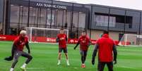 Foto: Divulga&ccedil;&atilde;o - Legenda: Jogadores do Liverpool durante treinamento da equipe / Jogada10