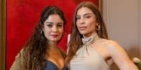 Irresist&iacute;veis, Gerluce (Sophie Charlotte) e Arminda (Grazi Massafera) lideram um elenco de talentos gritantes  Foto: Estevam Avellar/TV Globo