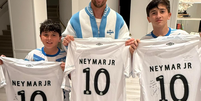 Messi ganha camisas de Neymar Jr e &eacute; homenageado pelo Santos: 'Do Pr&iacute;ncipe para o G&ecirc;nio'  Foto: Reprodu&ccedil;&atilde;o/Instagram/@santosfc