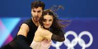 Guillaume Cizeron e Laurence Fournier Beaudry se tornaram campe&otilde;es europeus este ano em Sheffield, no Reino Unido  Foto: Getty Images / BBC News Brasil