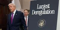 O governo Trump elogiou a medida como um ataque &agrave; regulamenta&ccedil;&atilde;o excessiva  Foto: Reuters / BBC News Brasil