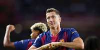 Lewandowski em campo com a camisa do Barcelona (Photo by Denis Doyle/Getty Images) Foto: Jogada10