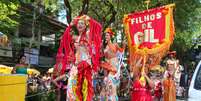 Fundado em 2017 para homenagear a vida e as m&uacute;sicas de Gilberto Gil, o Bloco Filhos de Gil desfila pelas ruas de Moema, na zona sul de S&atilde;o Paulo, nesta segunda-feira (16)  Foto: WAGNER ORIGENES/ATO PRESS/ESTAD&Atilde;O CONTE&Uacute;DO