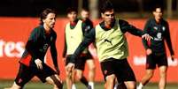 Foto: Divulga&ccedil;&atilde;o - Legenda: Jogadores do Milan durante treinamento da equipe / Jogada10