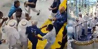 'Humilha&ccedil;&atilde;o' e 'desrespeito': v&iacute;deo mostra Velha Guarda da Portela sendo empurrada em carro atrasado no Carnaval 2026 e REVOLTA a web; assista.  Foto: Reprodu&ccedil;&atilde;o, X / Purepeople