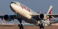 A rota São Paulo-Doha, operada pela Qatar Airways, conecta o Brasil a um dos maiores hubs do Oriente Médio, servindo como ponte para destinos na Ásia, África e Oceania - depositphotos.com / soosjozsef Foto: Giro 10