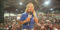 Lilia Teles, rep&oacute;rter da Globo, na quadra da Viradouro durante festa pela vit&oacute;ria no carnaval de 2026  Foto: Reprodu&ccedil;&atilde;o/Globo
