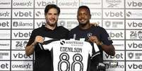 Ex-Gr&ecirc;mio, Eden&iacute;lson &eacute; apresentado pelo Botafogo - Foto: Vitor Silva/Botafogo / Jogada10