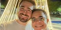 O apresentador Marcelo Pereira (&agrave; direita) com o dentista Louren&ccedil;o Albarello: o registro de um relacionamento feliz  Foto: Reprodu&ccedil;&atilde;o