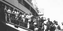 Registro hist&oacute;rico de imigrantes italianos em partida em navio  Foto: ANSA / Ansa - Brasil