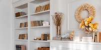 Estantes e arm&aacute;rios organizados indicam aten&ccedil;&atilde;o &agrave; qualidade do fluxo das energias em casa, segundo o feng shui Foto: FreePik / Revista Malu