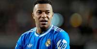 Mbapp&eacute; em a&ccedil;&atilde;o com a camisa do Real Madrid - Foto: Aitor Alcalde/Getty Images / Jogada10