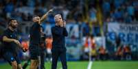 Lu&iacute;s Castro, t&eacute;cnico do Gr&ecirc;mio, durante jogo contra o Atl&eacute;tico Mineiro - Foto: Pedro Souza/Atl&eacute;tico / Jogada10