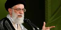 A m&iacute;dia estatal iraniana confirmou a morte do L&iacute;der Supremo, Aiatol&aacute; Ali Khamenei, assassinado em ataques israelenses e americanos no Ir&atilde; no s&aacute;bado, 28 de fevereiro.  Foto: REUTERS - IRNA IRNA / RFI