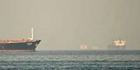 Foto de arquivo de navios no Estreito de Ormuz, que viu tr&aacute;fego de navios parar  Foto: Getty Images / BBC News Brasil