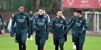 Foto: Divulga&ccedil;&atilde;o - Legenda: Jogadores do Arsenal durante treinamento da equipe / Jogada10