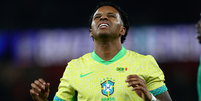 Rodrygo, da Sele&ccedil;&atilde;o Brasileira, sofreu les&atilde;o   Foto: Neal Simpson/Sportsphoto/Allstar via Getty Images