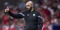 Foto: Alex Caparros/Getty Images - Legenda: Walid Regragui deixa o comando da sele&ccedil;&atilde;o do Marrocos a meses da Copa do Mundo / Jogada10