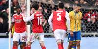 Eze, do Arsenal, marca o segundo gol contra o Mansfield - Foto: Julian Finney/Getty Images / Jogada10