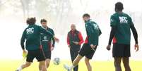Foto: Divulga&ccedil;&atilde;o - Legenda: Jogadores do Milan durante treinamento da equipe / Jogada10