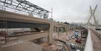 Obras da futura esta&ccedil;&atilde;o Chucri Zaidan, da Linha 17-Ouro, abandonadas em agosto de 2018.  Foto: Nilton Fukuda/Estad&atilde;o / Estad&atilde;o