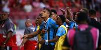 Foto: Lucas Uebel / Gr&ecirc;mio FBPA - Legenda: Gr&ecirc;mio bate Internacional em decis&atilde;o do Campeonato Ga&uacute;cho / Jogada10