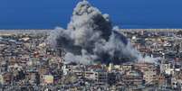 Fuma&ccedil;a gerada por um ataque israelense nos sub&uacute;rbios do sul de Beirute, capital do L&iacute;bano, em 9 de mar&ccedil;o de 2026.  Foto: &copy; Reuters/Mohamed Azakir / RFI