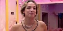 Samira 'fofocando' no BBB 26  Foto: Reprodu&ccedil;&atilde;o/TV Globo / Contigo