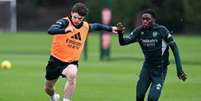 Foto: Divulga&ccedil;&atilde;o - Legenda: Jogadores do Arsenal durante treinamento da equipe / Jogada10