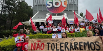 Manifestantes protestam contra Ratinho em frente ao SBT  Foto: Reprodu&ccedil;&atilde;o/Instagram