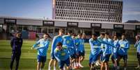 Foto: Divulga&ccedil;&atilde;o - Legenda: Jogadores do Barcelona durante treinamento da equipe / Jogada10