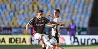 Savarino em a&ccedil;&atilde;o no duelo do Fluminense contra o Athletico. Foto: Lucas Mer&ccedil;on/Fluminense / Jogada10