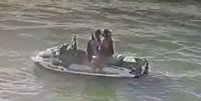 Casal estava se beijando em moto aqu&aacute;tica quando foi atropelado por 'barco pirata' em SC  Foto: Reprodu&ccedil;&atilde;o/NSC TV
