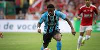 Francis Amuzu (Gr&ecirc;mio) durante jogo contra o Internacional, no dia 08.03.2026. Foto: Associated Press / Alamy