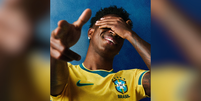 Site especializado vazou material de divulgação da camisa 1 da Seleção Brasileira  Foto: Reprodução/X/@FootyHeadlines
