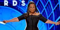 Oprah Winfrey, aos 72 anos, sobre emagrecer mais de 20 kg: 'Fa&ccedil;o minha &uacute;ltima refei&ccedil;&atilde;o &agrave;s 16 horas e bebo quase quatro litros de &aacute;gua por dia'.  Foto: Getty Images / Purepeople
