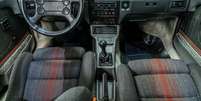 VW Gol GTi 1994 mantém interior com volante de quatro raios e bancos da grife Recaro Foto: Reprodução/Pastore Car Collection / Estadão
