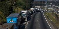 Fila de caminh&otilde;es em rodovia do Brasil durante a greve de 2018 Foto: Getty Images / BBC News Brasil