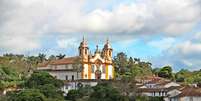 Apaixone-se por Tiradentes, em Minas Gerais, destino repleto de igrejas barrocas, ateliers de arte e passeios que revivem a hist&oacute;ria da regi&atilde;o.  Foto: Marinelson Almeida / Wikimedia / Viajar Melhor