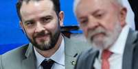 O ent&atilde;o secret&aacute;rio-executivo do Minist&eacute;rio da Fazenda, Dario Durigan, e presidente Luiz In&aacute;cio Lula da Silva em cerim&ocirc;nia em Bras&iacute;lia
13/01/2026
REUTERS/Adriano Machado  Foto: Reuters